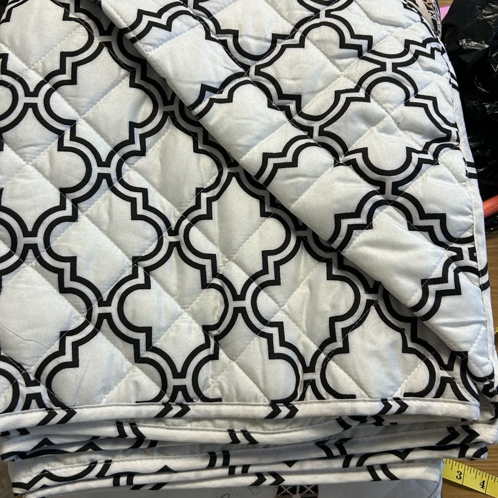 Casabella Home King 3-Piece Reversible Quilt Set Paris .NEW